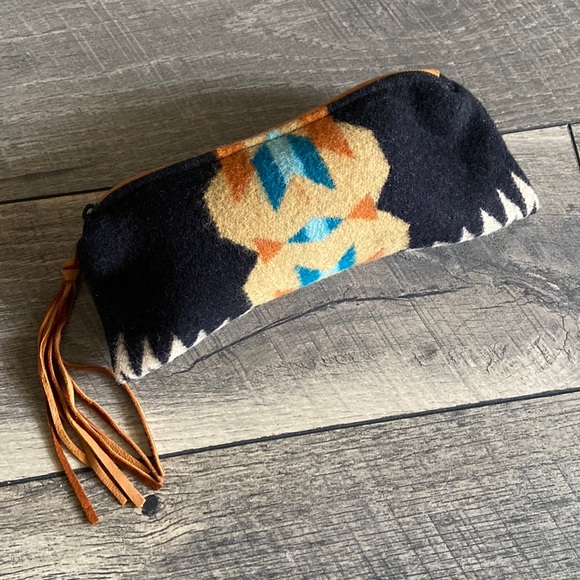 Pendleton Rancho Arroyo Print Southwest Crossbody Bag & Pouch - Picture 4 of 16